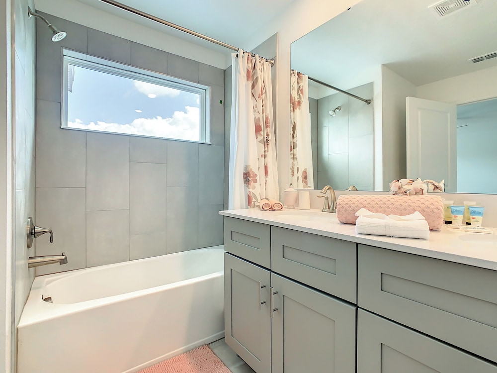 Sophisticated Living at Storey Lake - photo 16