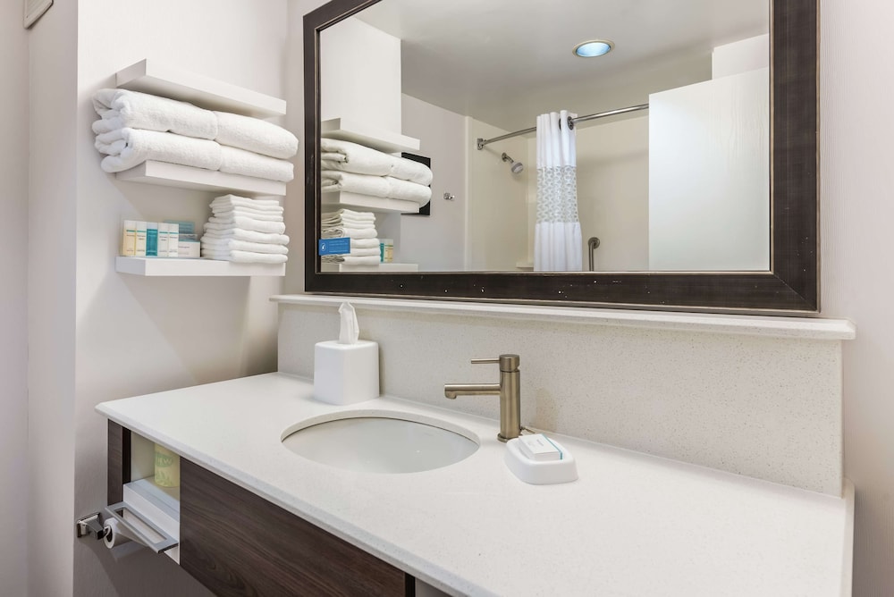 Hampton Inn by Hilton Columbus I 70E Hamilton Rd - photo 41