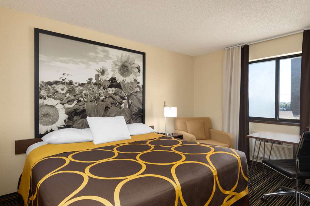 Super 8 by Wyndham Dodge City - photo 15