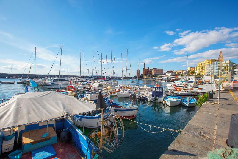 Bsisters in Torre Del Greco, Italy