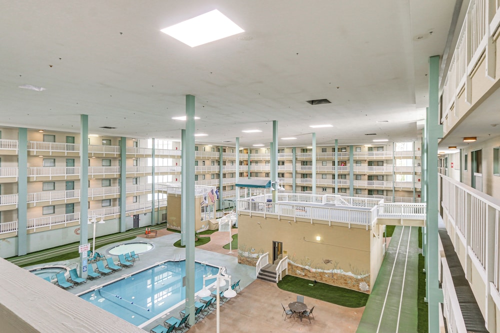 Walk to Beach: Hilton Head Resort Condo w Pools - photo 10