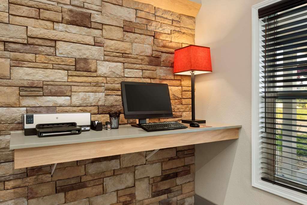 Country Inn & Suites by Radisson Decorah IA - photo 16