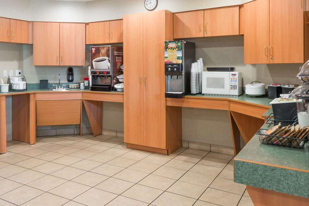 Microtel Inn & Suites by Wyndham Uncasville Casino Area - photo 16