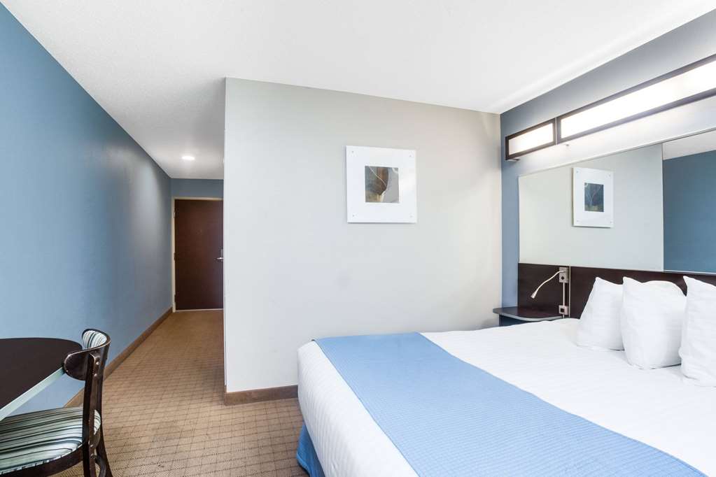 Microtel Inn & Suites by Wyndham Bath - photo 9