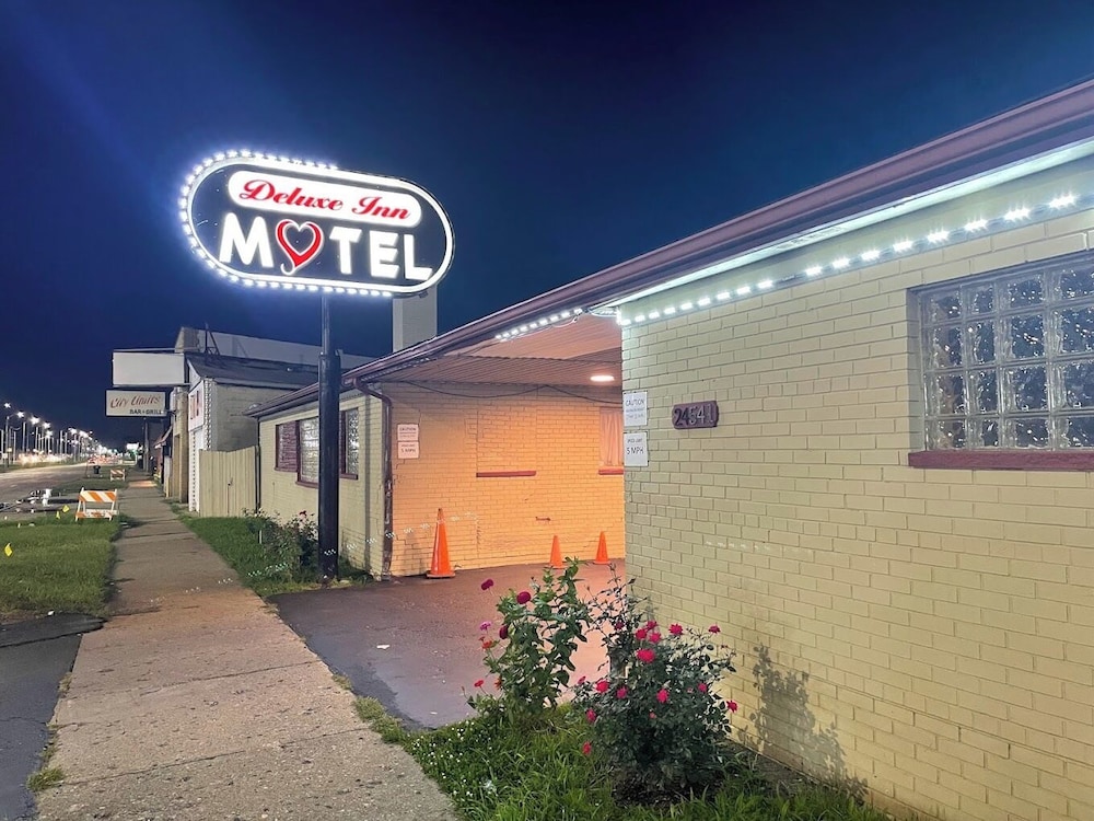 Deluxe Inn Motel in Detroit, United States