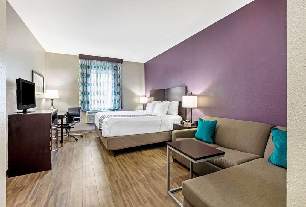 La Quinta Inn & Suites by Wyndham New Cumberland Harrisburg - photo 23