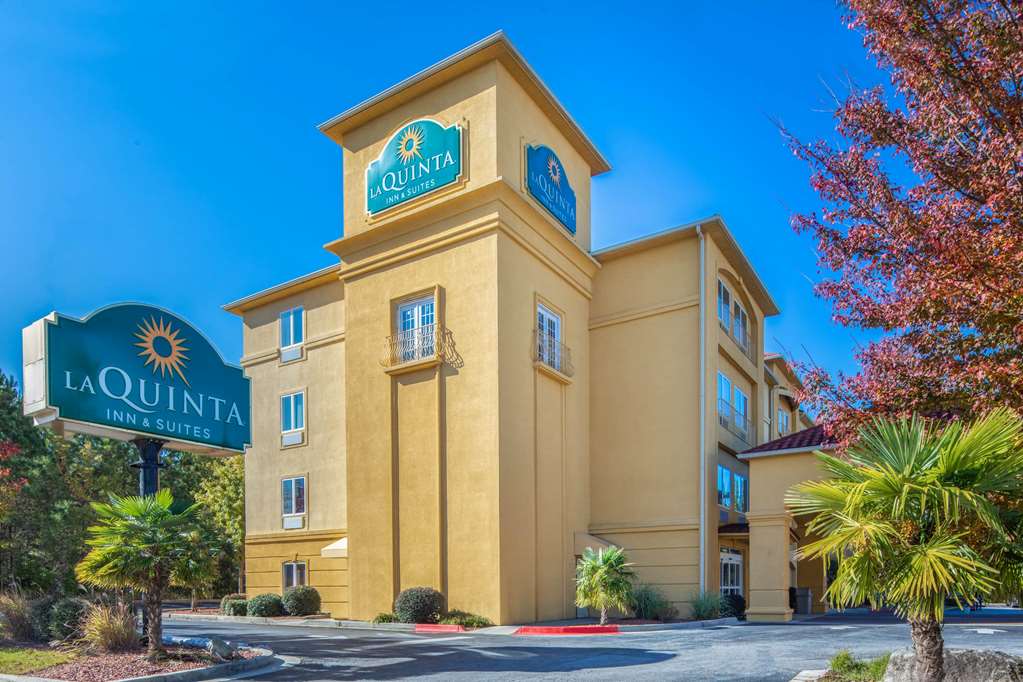 La Quinta Inn & Suites by Wyndham Atlanta Union City - photo 4