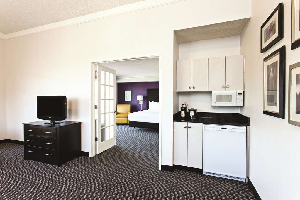 La Quinta Inn by Wyndham Fresno Yosemite - photo 45