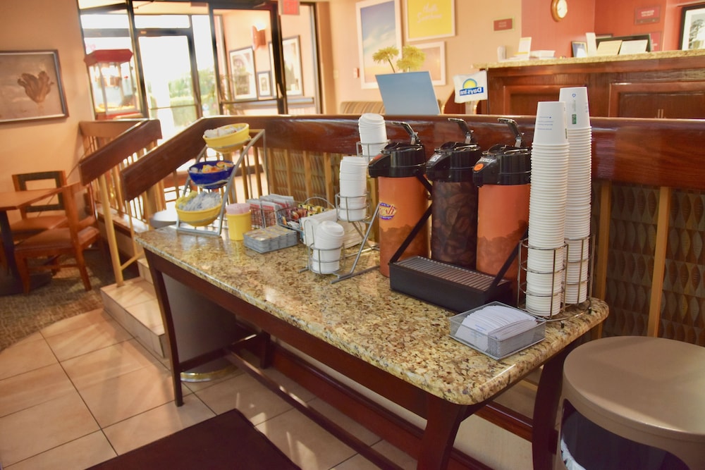 Days Inn by Wyndham Las Cruces - photo 29