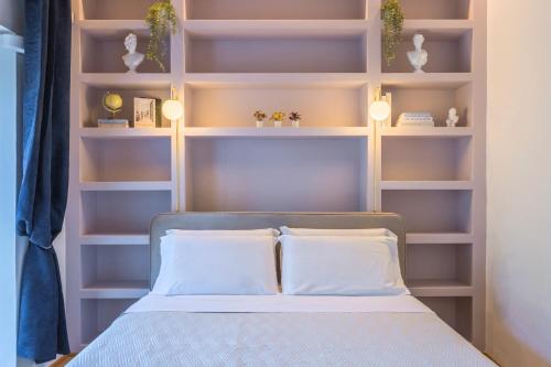 Vittoria Urban Chic Elegant Apartment in the Heart of Rome — 4-Star Luxury Hotel in Rome, Italy
