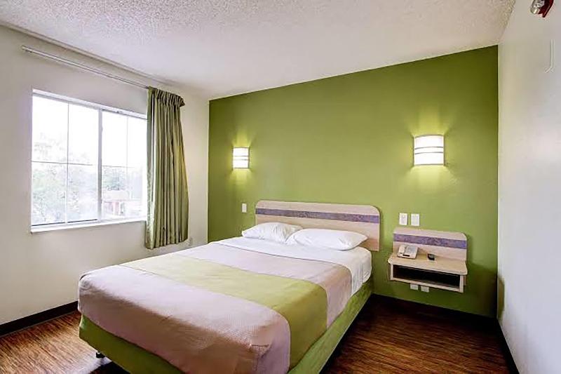 Super 8 by Wyndham Aurora East - photo 22