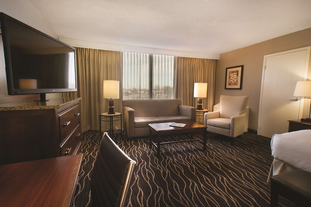 Hilton Kansas City Airport - photo 14