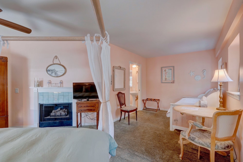 Pelican Cove Inn - photo 52