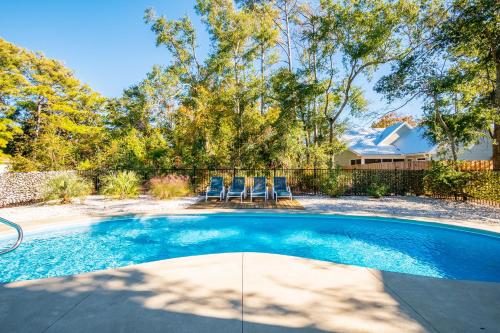 A Sloth's Retreat by Oak Island Accommodations - photo 33