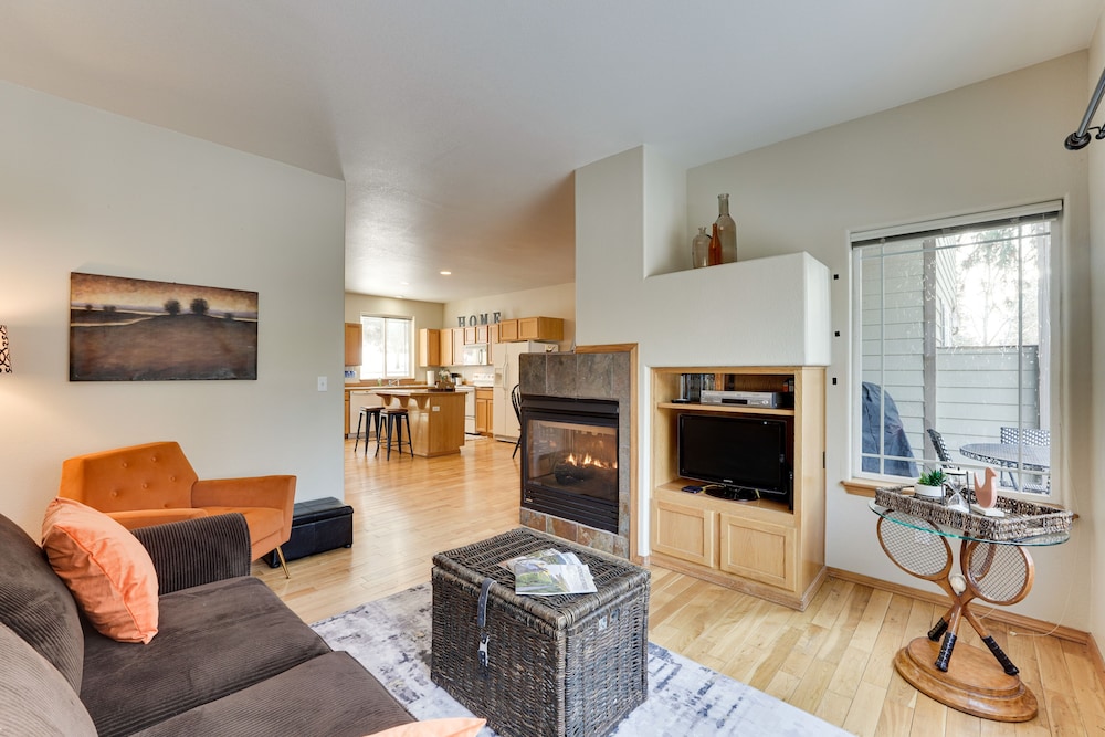 Klamath Falls Townhome w Deck & Resort Amenities - featured photo