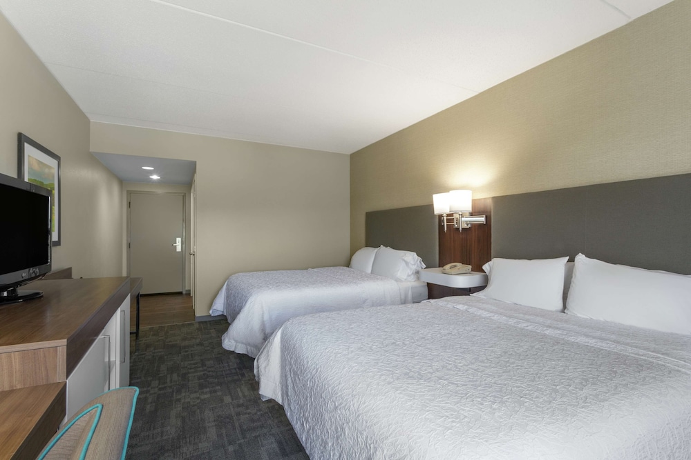 Hampton Inn Bedford - photo 17