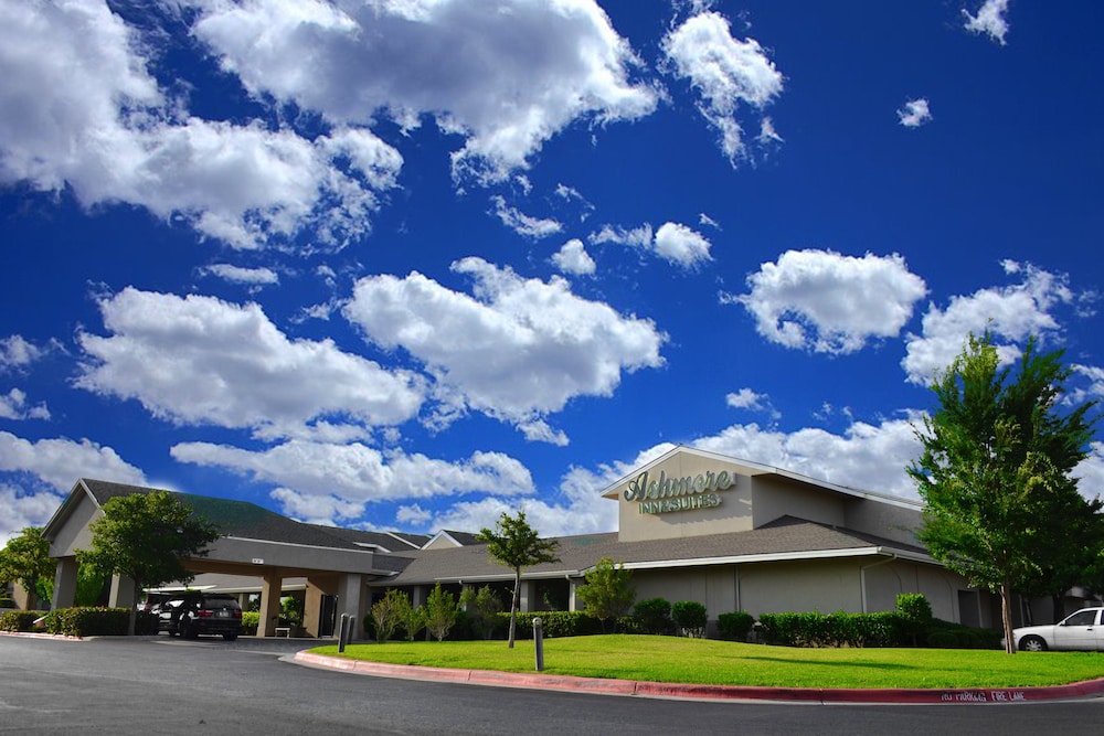 Ashmore Inn and Suites - photo 36