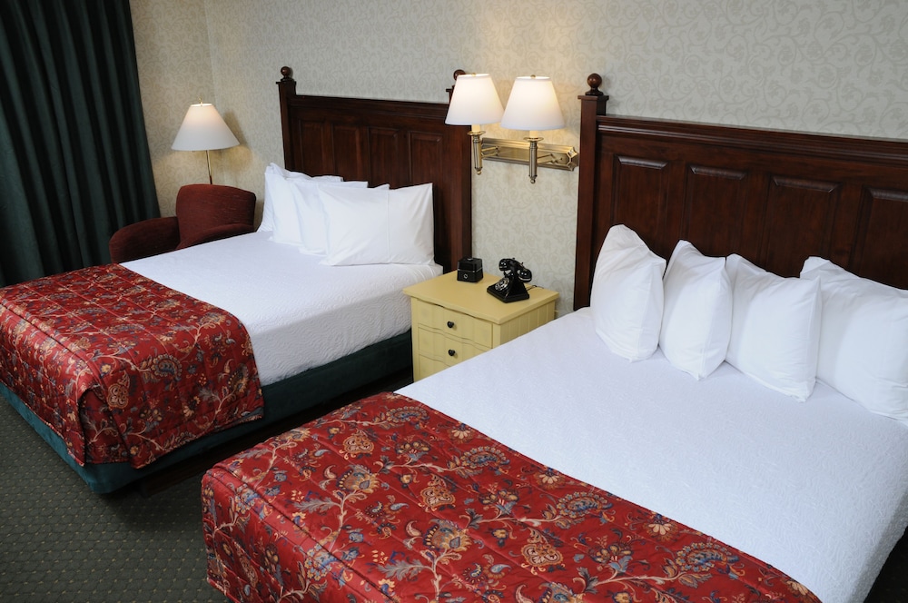 Pike's Waterfront Lodge - photo 5