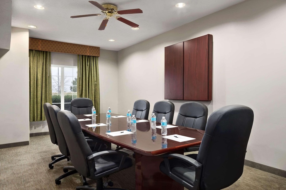 Country Inn and Suites By Radisson Manteno IL - photo 12