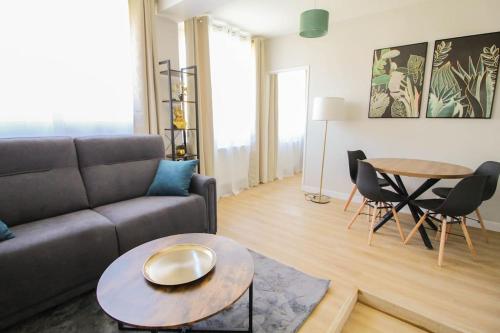 G2 Joli 2 Pieces Calme Rdc Cote Jardin Centre Angouleme in Angouleme, France