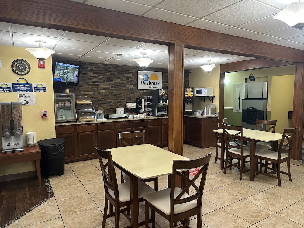 Days Inn & Suites by Wyndham Gunnison - photo 6
