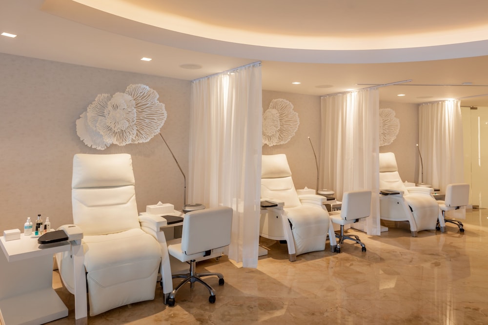 Nail salon