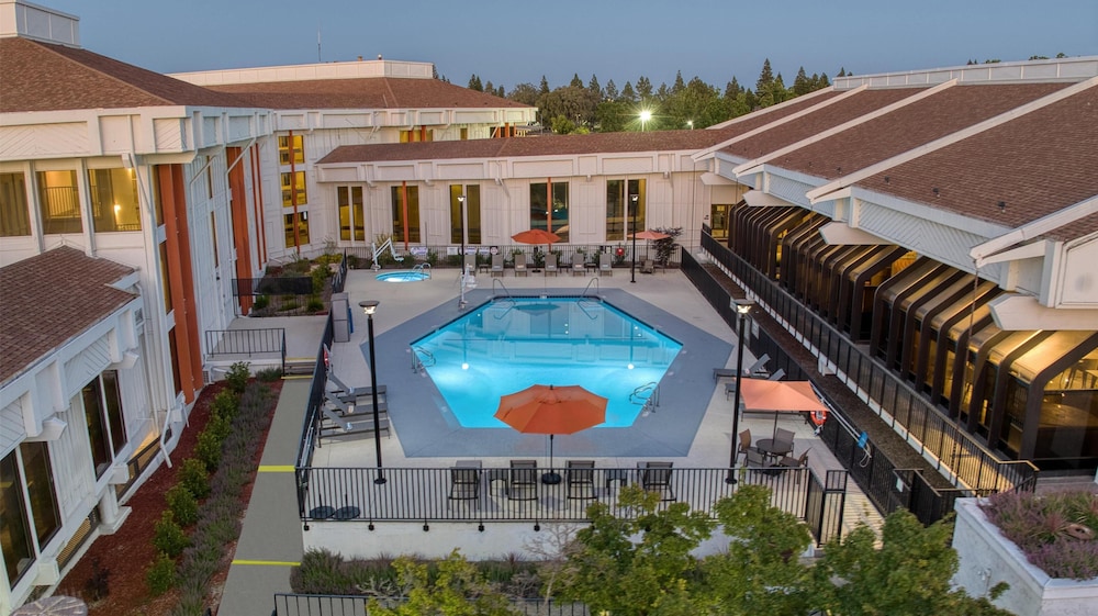 DoubleTree By Hilton Sacramento - photo 24