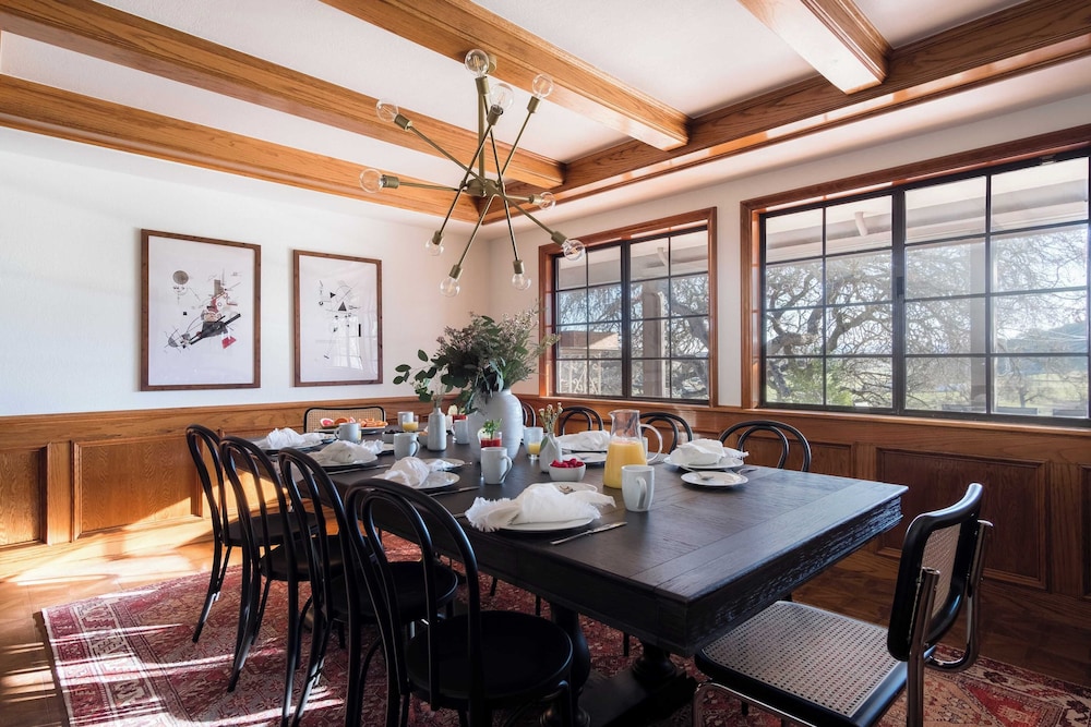 Cathedral by Avantstay Charming Secluded Estate w Sauna Pool Table & Views of the Rolling Hills - photo 19
