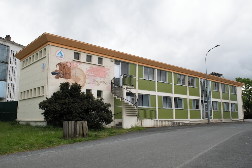 Auberge De Jeunesse Hi Poitiers — Poitiers