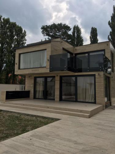 The Lake House — 4-Star Luxury Hotel in Fonyod, Hungary