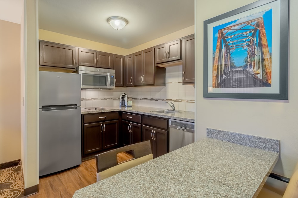 Landmark Suites - photo 13