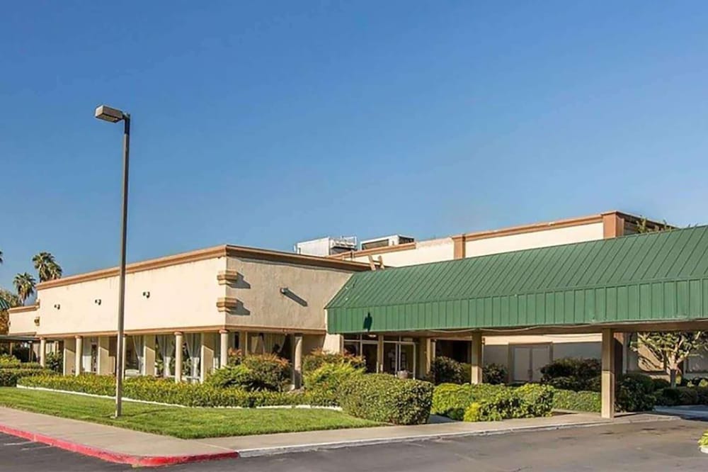 Days Inn by Wyndham Stockton - photo 33