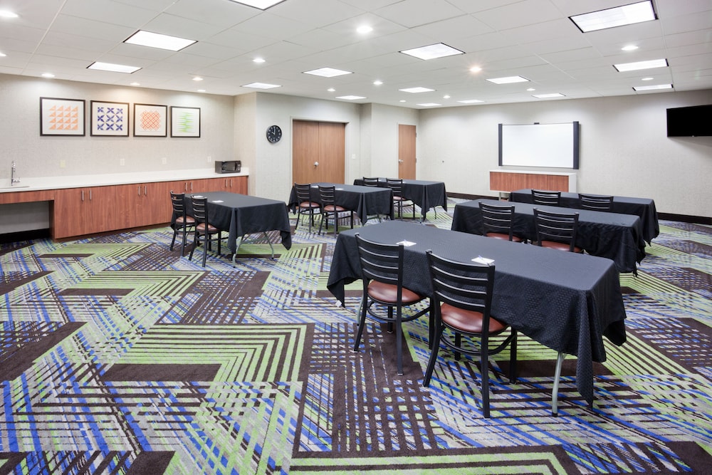 Holiday Inn Express Hotel & Suites Dickinson by IHG - photo 43