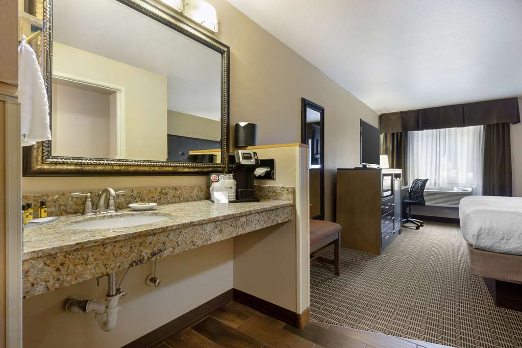 Best Western Plus Yakima Hotel - photo 34