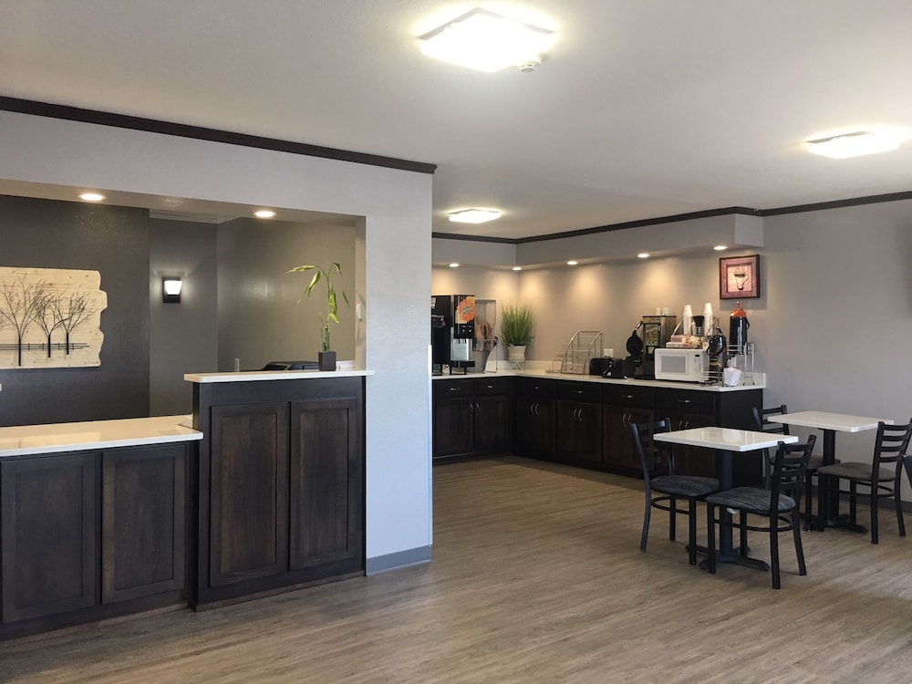 Super 8 by Wyndham Neosho - photo 7