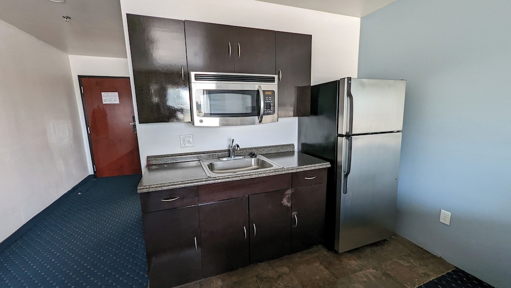 FairBridge Inn & Suites Canadian - photo 19