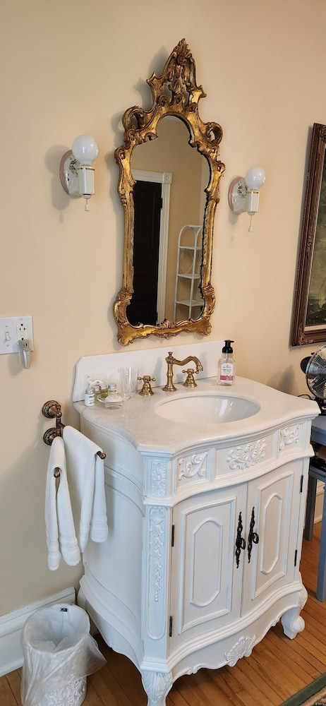 Oaklawn Inn Llc - photo 35