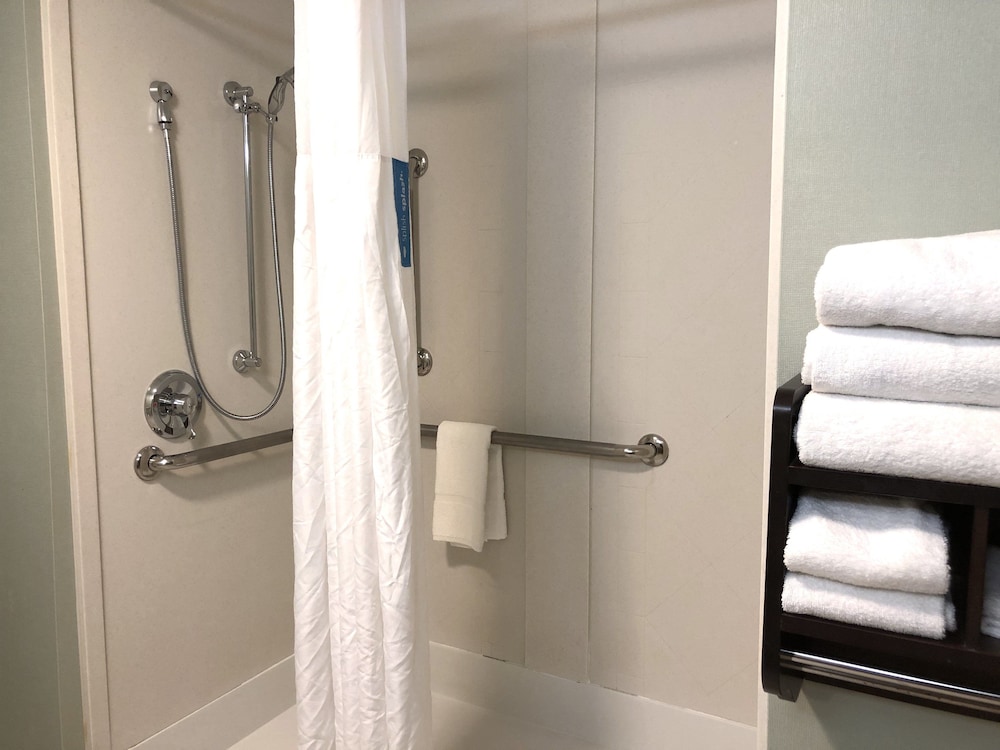 Hampton Inn & Suites Detroit Canton - photo 26