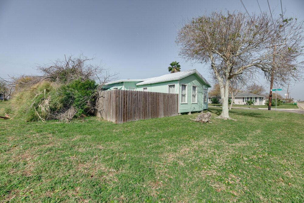 Aransas Pass Home w Fire Pit: 2 Mi to Redfish Bay - photo 12