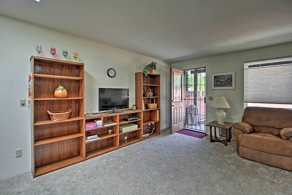 Green Valley Townhome with Patio and Resort Amenities - photo 5