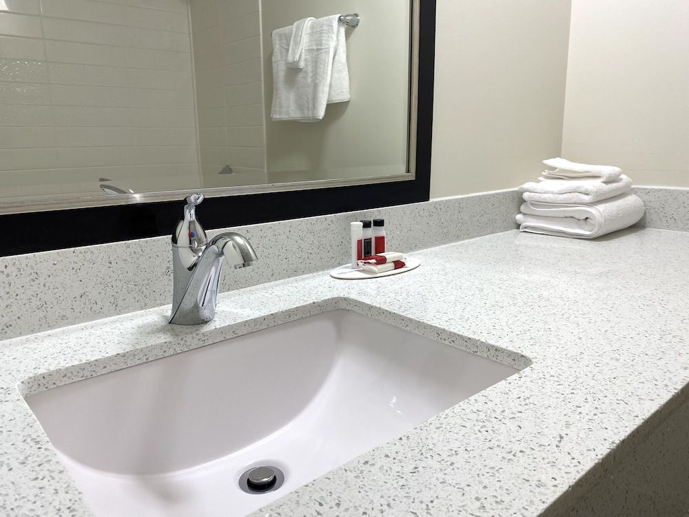 University Inn of Carbondale - photo 13