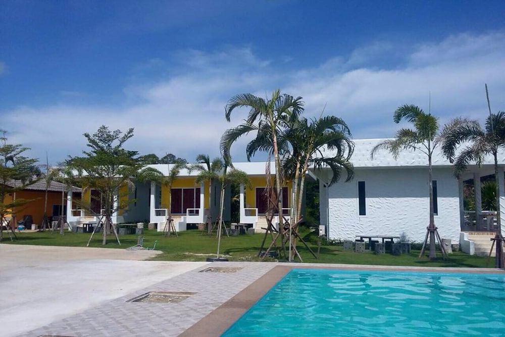 Ing Thalay 59 in Tha Mai, Thailand