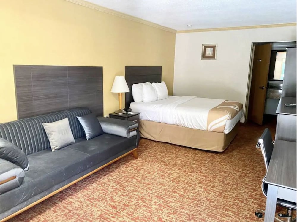 Hibiscus Inn & Suites - photo 11