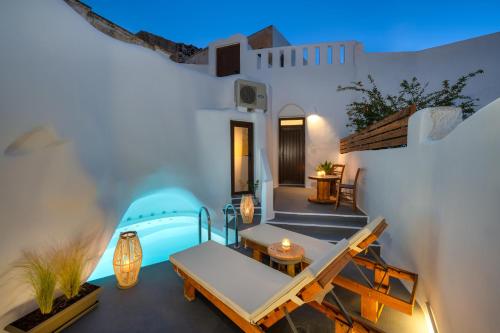 Aegean Mist Luxury Suites in Fira, Greece