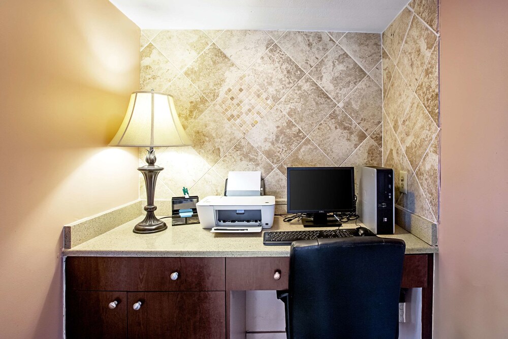 Quality Inn & Suites Live Oak I 10 Exit 283 - photo 35