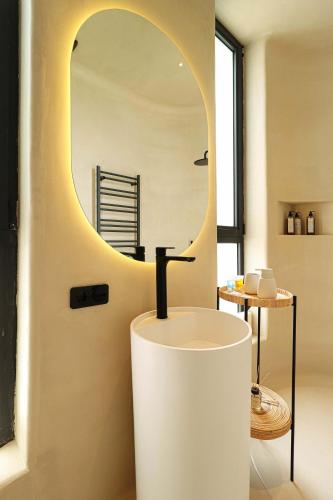 Vake Oasis Modern and Comfortable Apt by Wehost