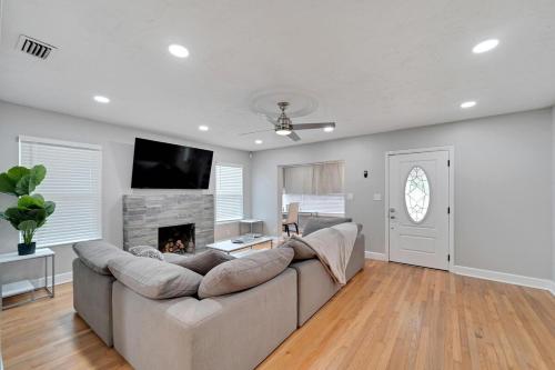 Poolside Paradise Spacious Peaceful Patio in St. Petersburg, United States