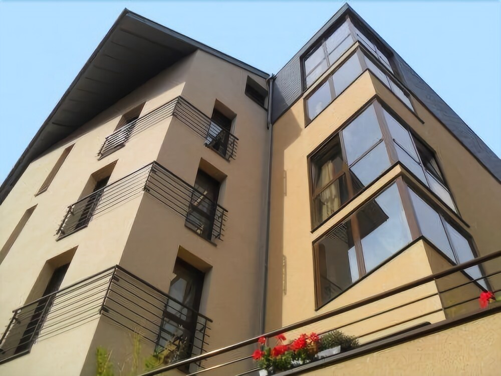 L'Hôtel - carbon neutral hotel in Chartres
