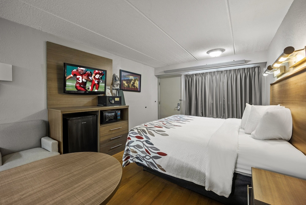 Red Roof Inn Greensboro Airport - photo 16
