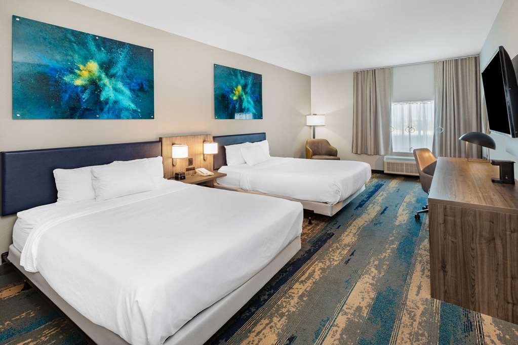 La Quinta Inn & Suites by Wyndham Galveston North at I 45 - photo 17